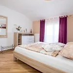 Апартаменты House Лопар