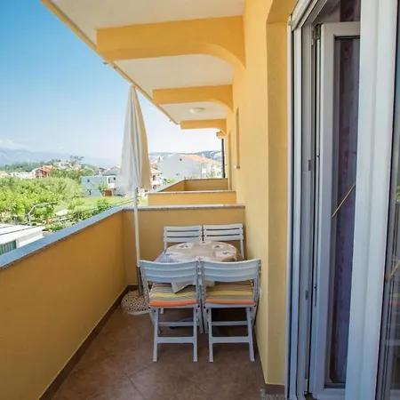 House Apartment *